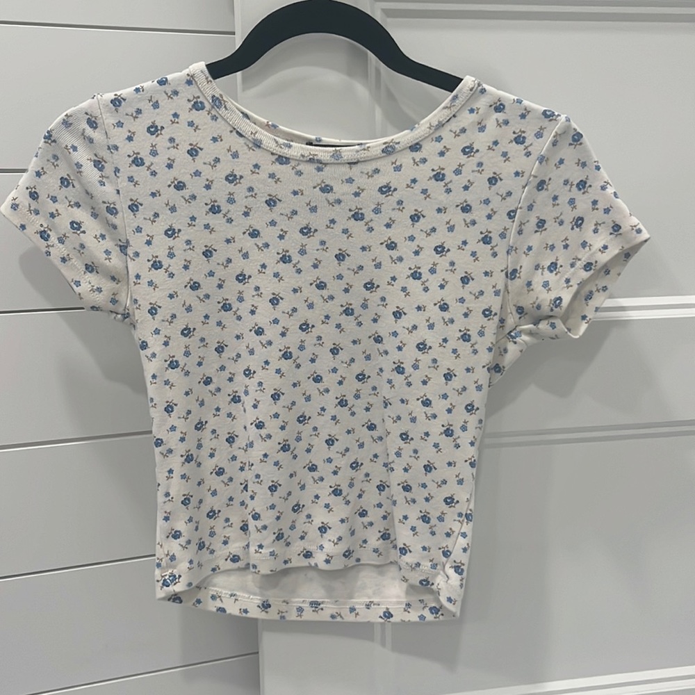 Brandy Melville baby tee